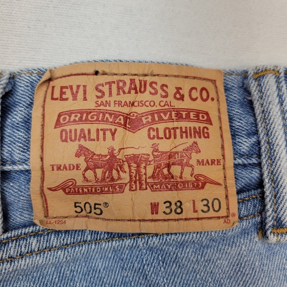 Levis 505 Jeans Mens 38x30 Blue Regular Straight Light Wash Mid Rise Y2K Denim - Picture 5 of 12